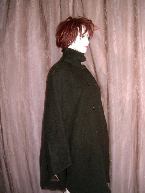 Moessmer Wool Green Vintage Walking Cape - Picture 3 of 17